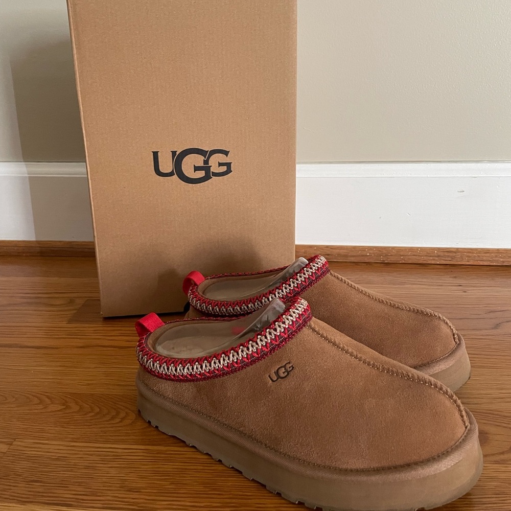 UGG Tazman Slipper in Chestnut